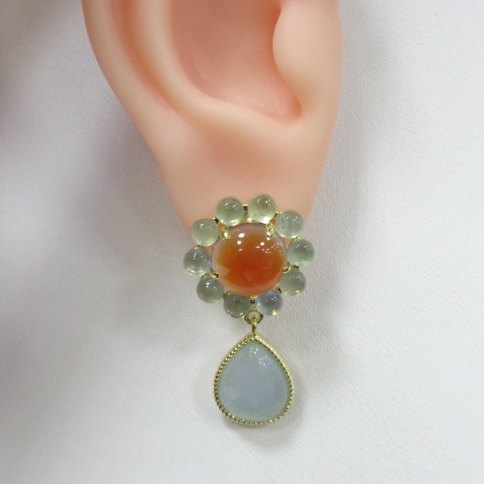 Серебряные серьги с аквамаринами и халцедонами